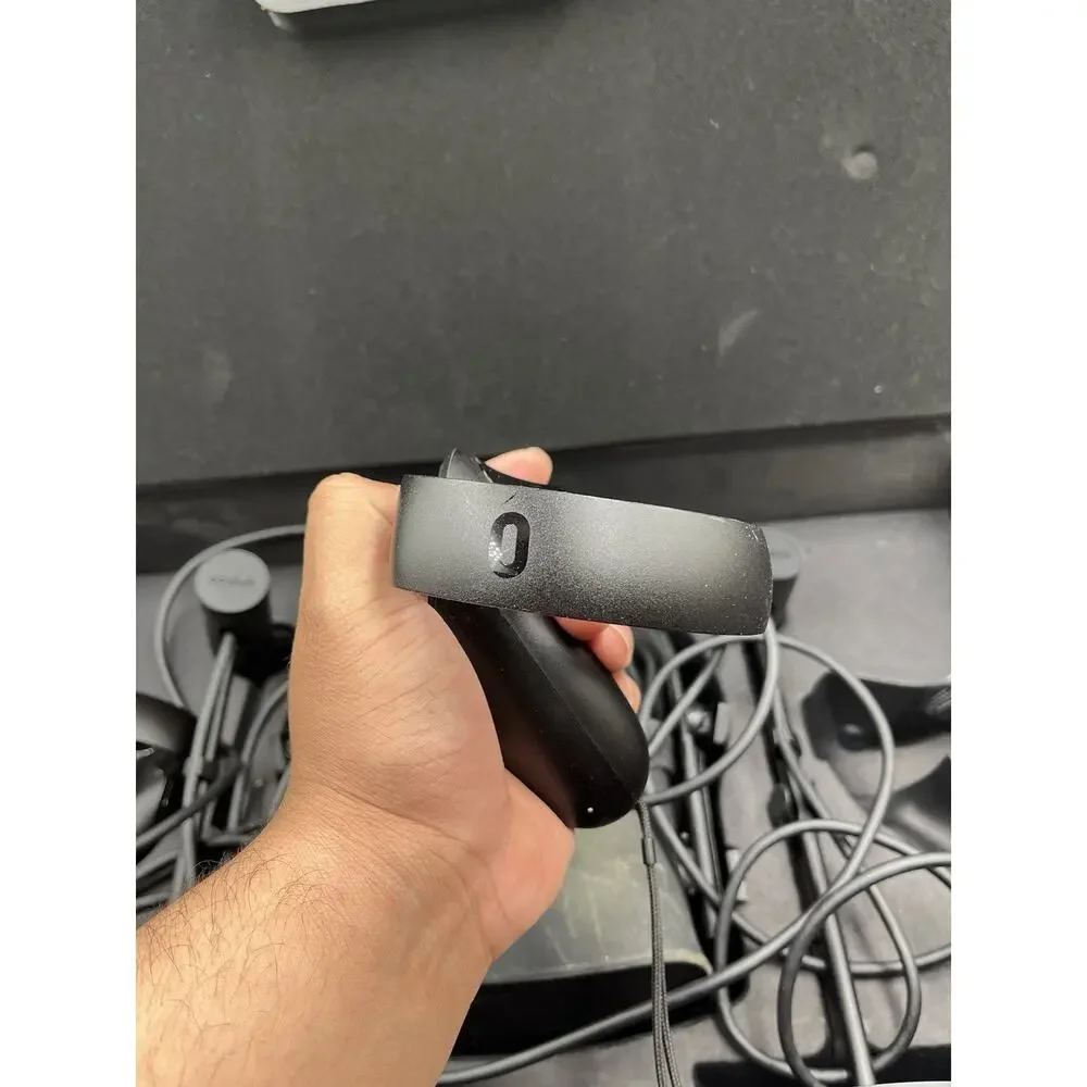 Oculus Rift CV1 Headset With 2 Base Stations And Controllers + Cable (Full Set)